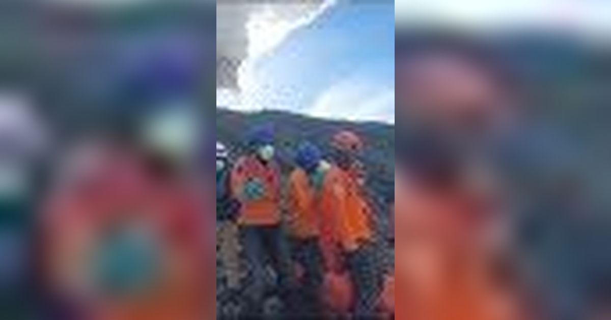 VIDEO: Detik-Detik Proses Evakuasi Jenazah Pendaki dari Puncak Marapi