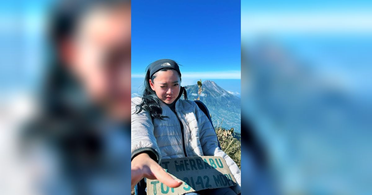Dikira Jadi Korban Erupsi Gunung Marapi, 7 Potret Gaya Kece Wendy Walters saat Mendaki, Santai Makan Nasi Bungkus