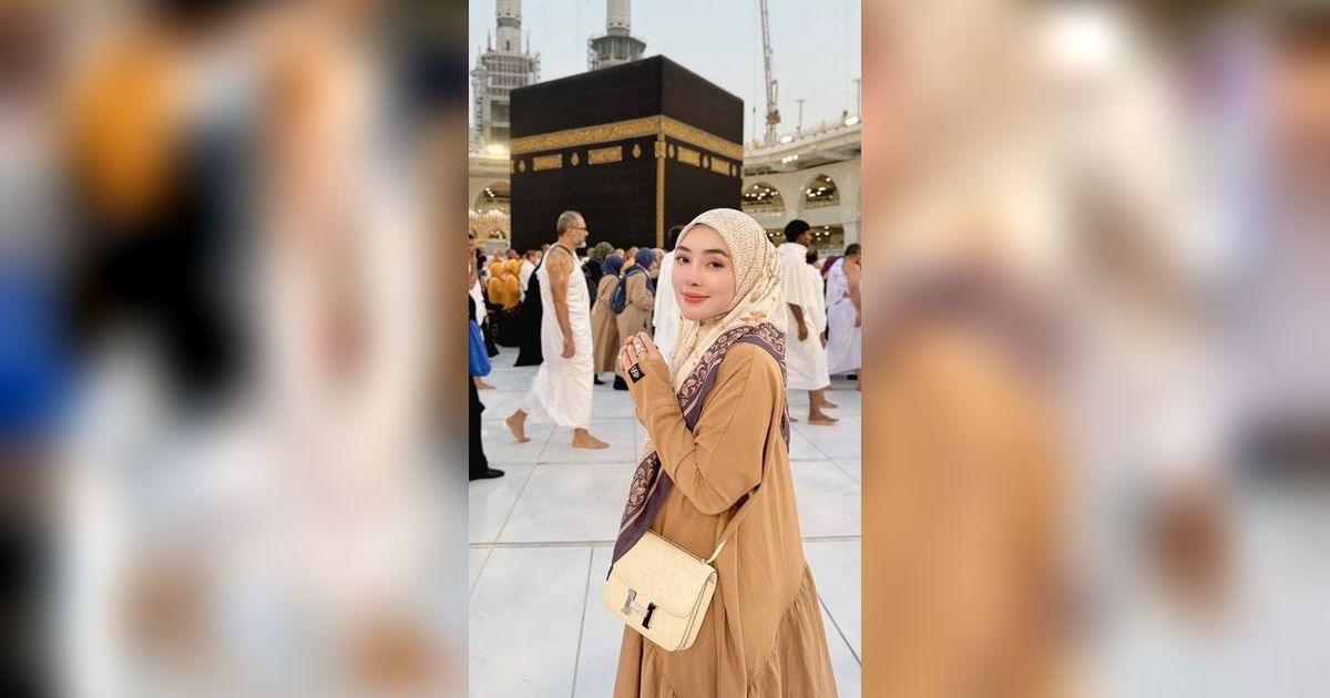 10 Potret `Crazy Rich` Shella Saukia Naik Koper Listrik di Mekkah, Tuai Kecaman!