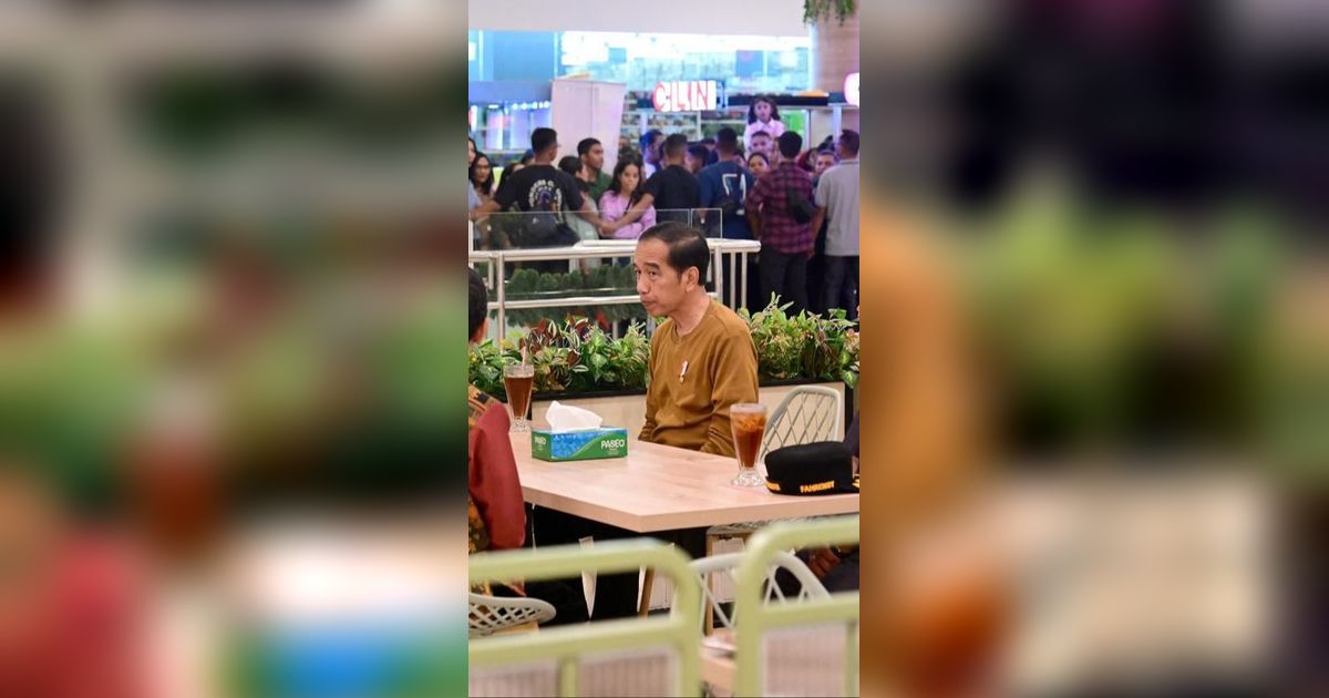 Momen Presiden Jokowi Santap Malam di Mal Kota Kupang