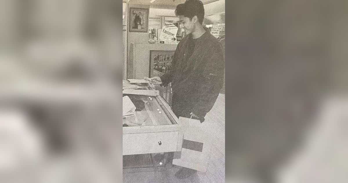 Penampilan Anak Gaul Jakarta Mejeng di Mall Tahun 1993, Style Keren di Masanya