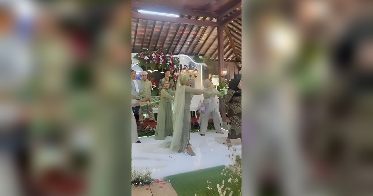 Ada-Ada Aja! Pengantin Wanita Ini Pound Fit Pakai Kebaya di Resepsi Pernikahannya