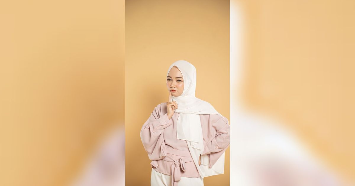7 Cara Retouch Makeup Biar Hasilnya Maksimal, Siap Tampil Cetar dari Pagi hingga Malam