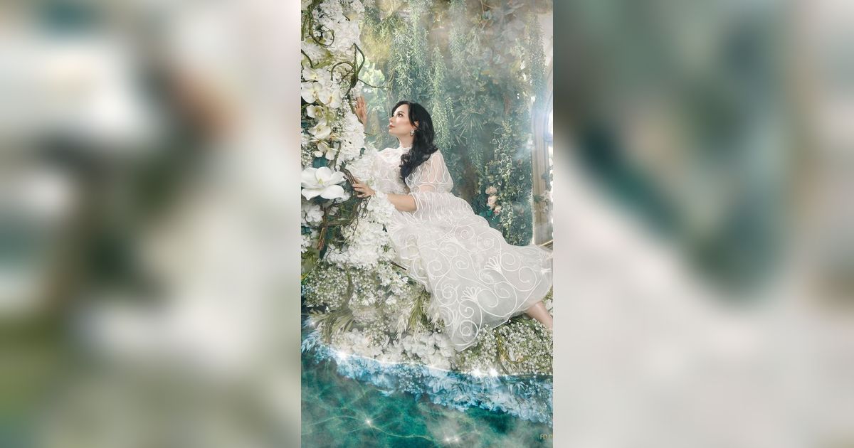 11 Adu Gaya Artis Pemotretan Ala Bidadari, Fuji Banjir Pujian: Emang Boleh Secantik Ini?