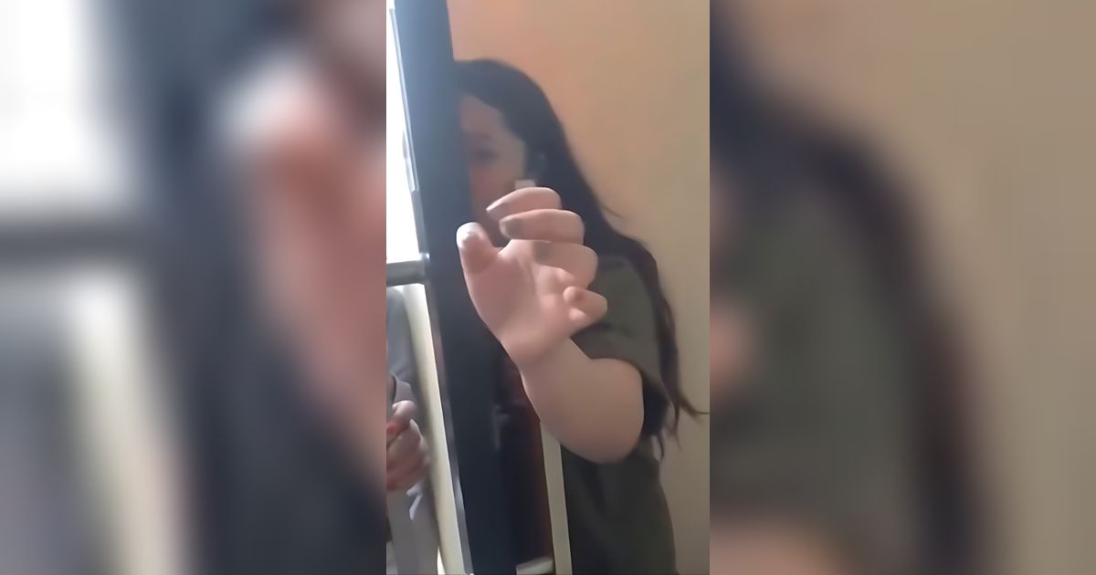 Viral! Istri Sah Gerebek Suami Berduaan dengan Cewek Muda Berbaju Seksi: 'Masih Bocah Sudah Main-main sama Suami Orang'