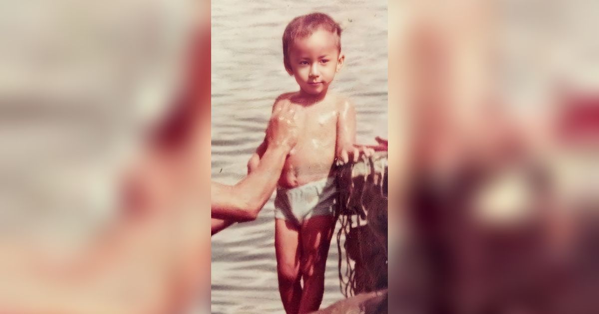 Anak Ini Potret Masa Kecil Presenter Top, Sukses Bawakan Acara Tonight Show, Coba Tebak?