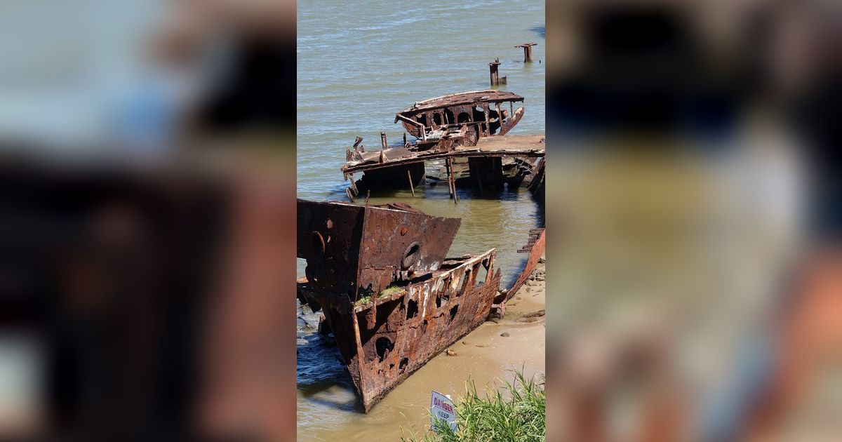Proses Pengangkatan Kapal Kuno dari Dasar Sungai, Banyak Artefak dan Emas Harta Karun