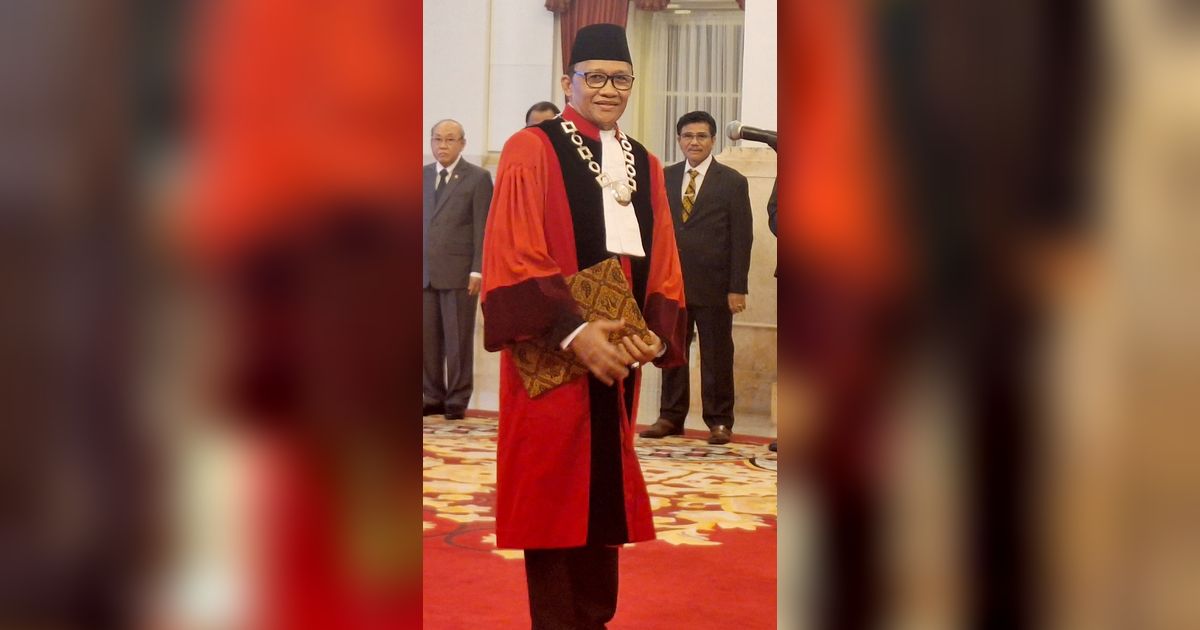 Jokowi Lantik Ridwan Mansyur Jadi Hakim Konstitusi