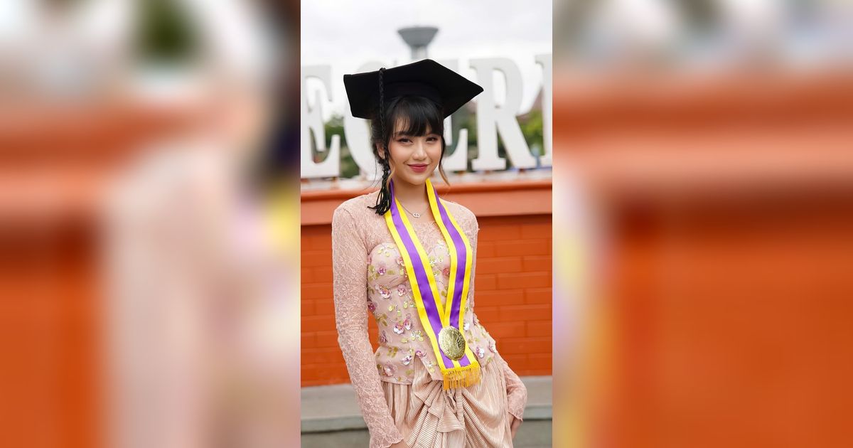 Potret Style Kebaya Gemas Ghea Indrawari Saat Wisuda