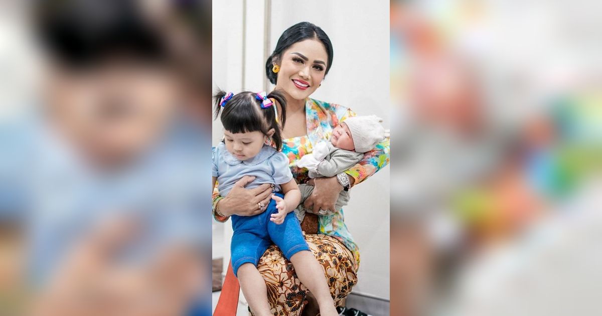 10 Adu Gaya Krisdayanti VS Ashanty Saat Momong Cucu, The Real Nenek-Nenek Gaul!