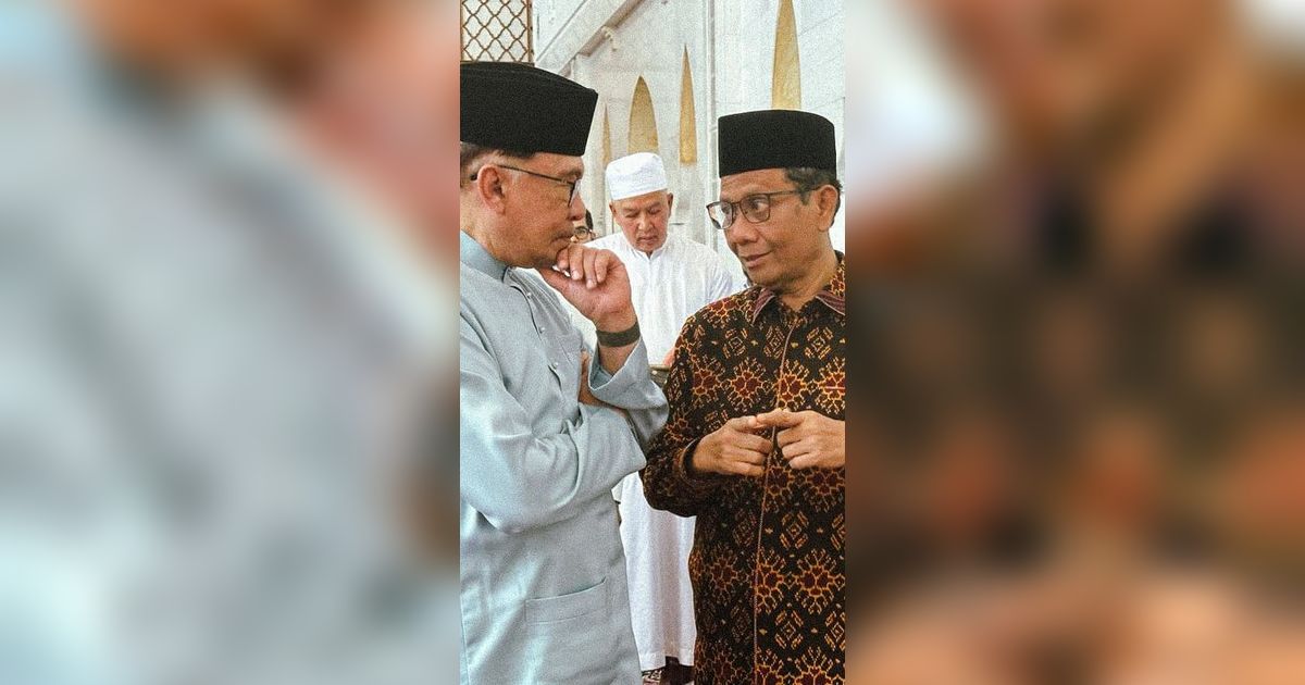 FOTO: Keakraban Mahfud MD dan PM Malaysia Anwar Ibrahim Salat Jumat hingga Makan Siang Bareng