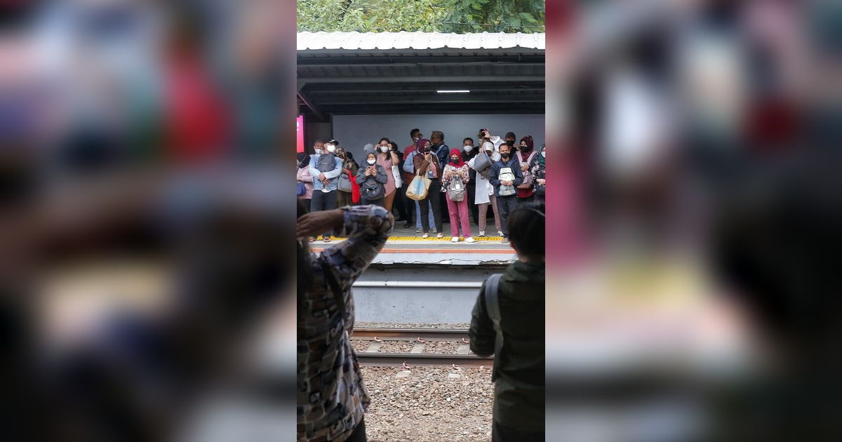 Coba Bunuh Diri, Seorang Pria Lompat Saat Kereta Melintas di Stasiun Depok Lama