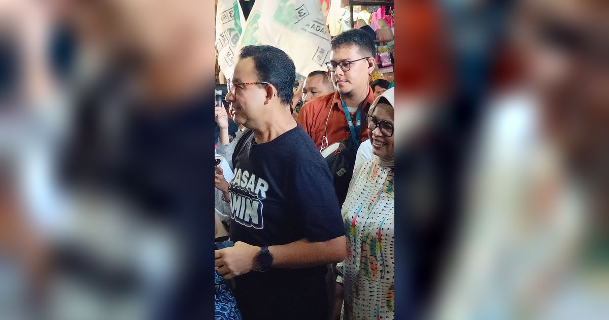 Blusukan ke Pasar Kepuh Kuningan, Anies Lagi Jajan Salfok Dipanggil-panggil Anak Kecil