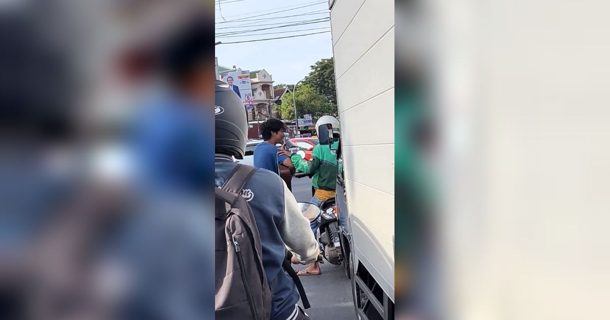 Viral Momen Ojol Tak Sengaja Bertemu Sahabat Lama di Jalan, Ekspresi Bahagia Jadi Sorotan