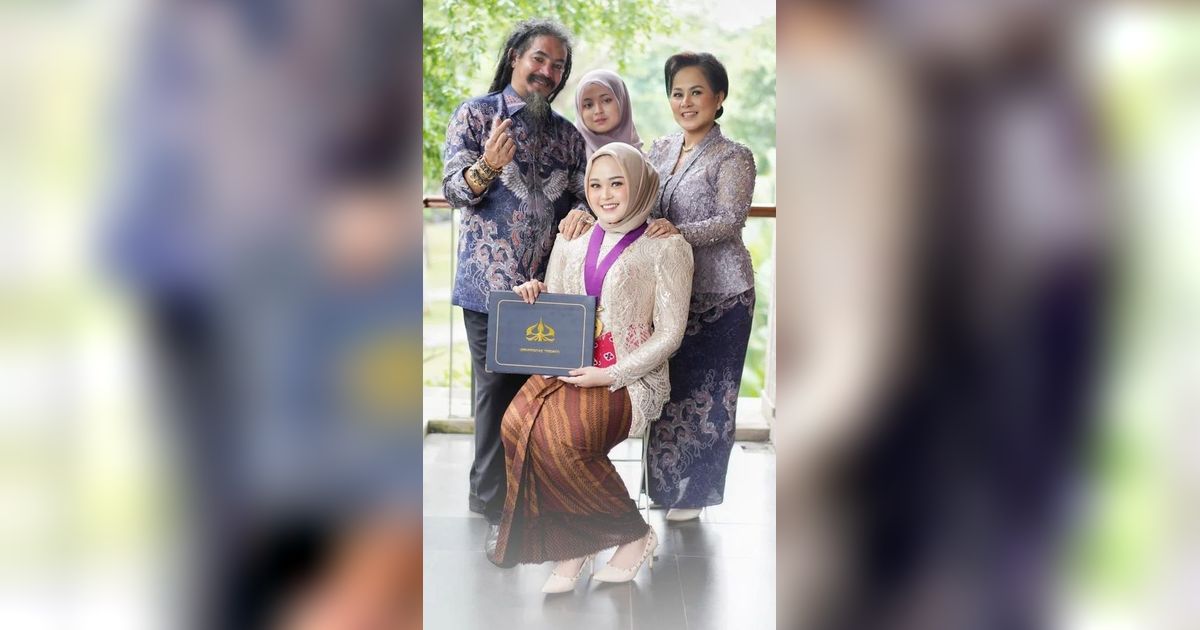 Deretan Artis Antar Anak Wisuda, dari Limbad hingga Ahmad Dhani