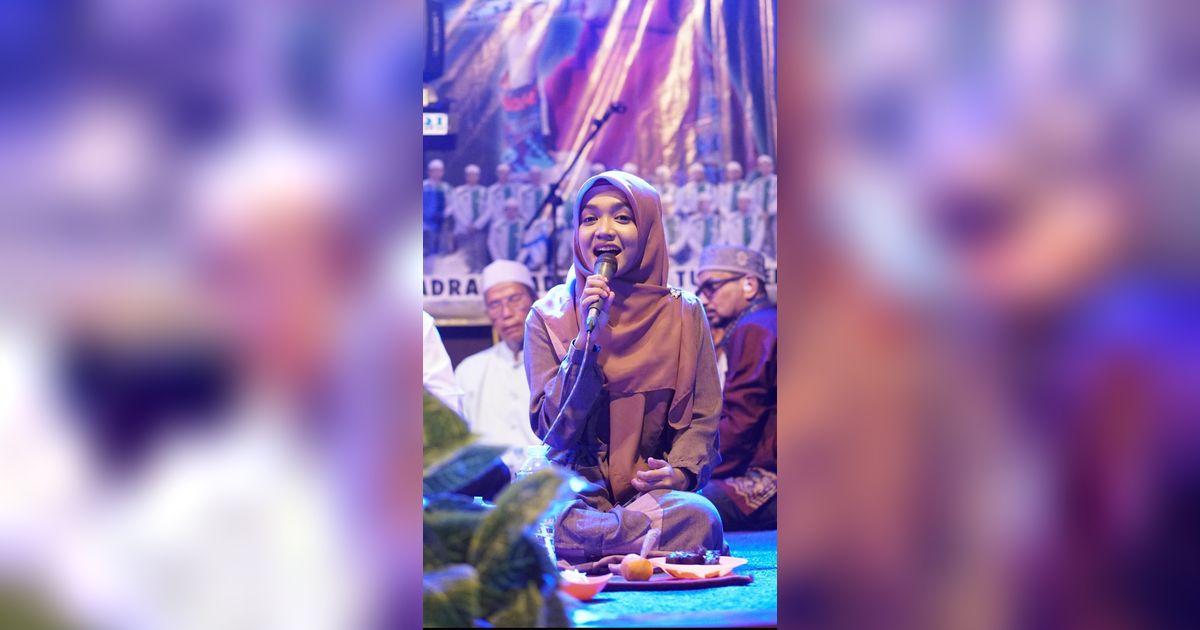 Pesona Ning Umi Laila Ustazah Muda Yang Senyumnya Menyejukkan Hati Jemaah