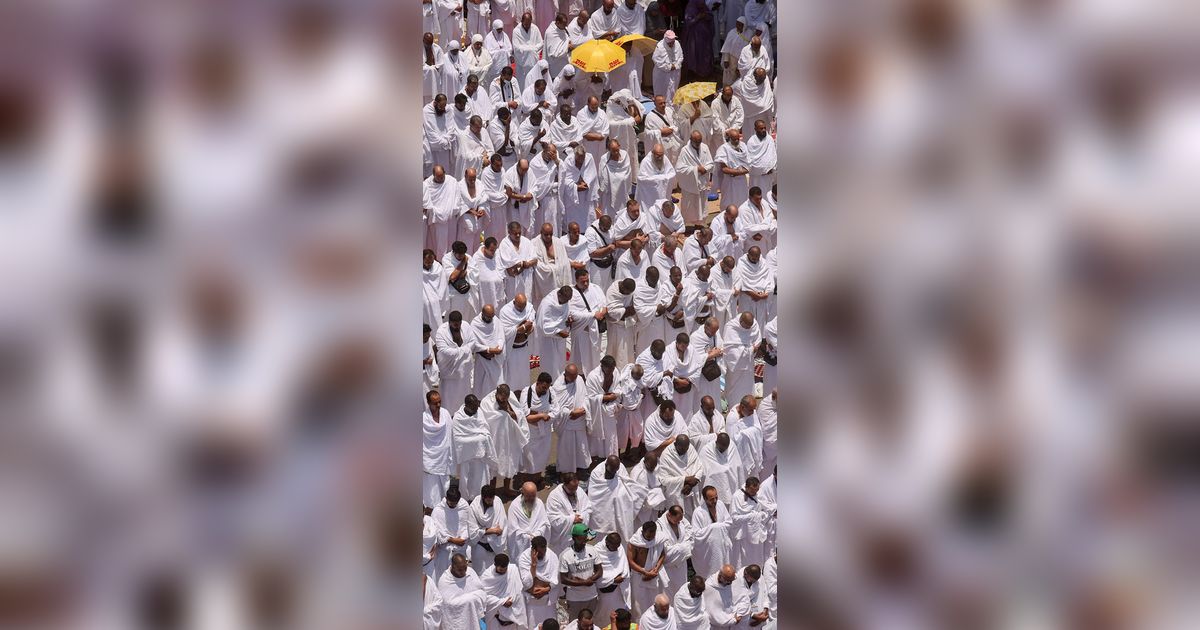 Pemandangan Menakjubkan Jutaan Jemaah Haji Wukuf di Padang Arafah, Larut dalam Zikir dan Doa