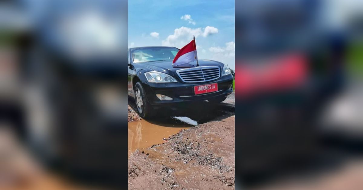 Paspampres Ganti Motor Trail Kawal Jokowi Cek Jalan Rusak di Lampung