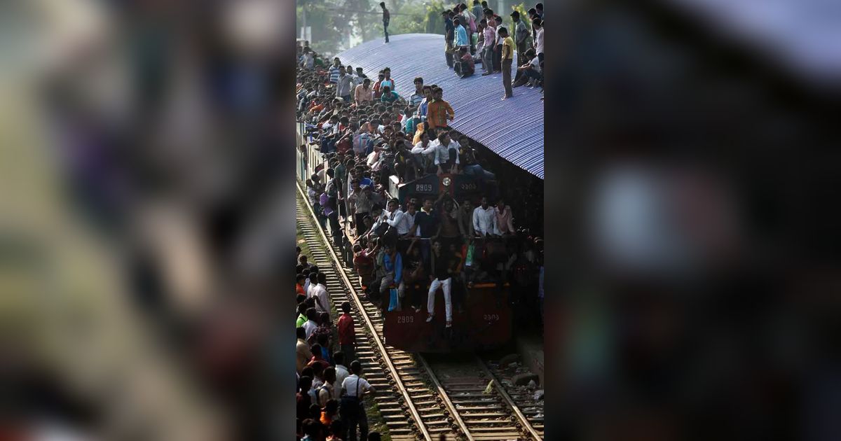 Tradisi Mudik Ekstrem di Bangladesh