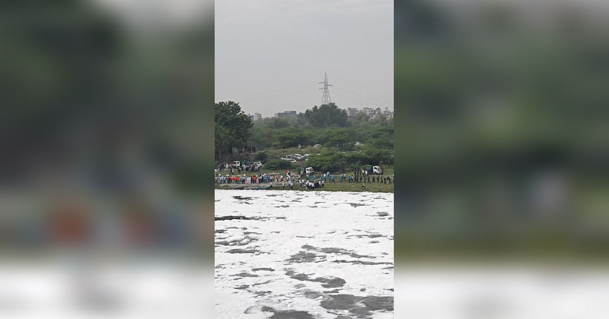 Ironi Sungai Yamuna di India