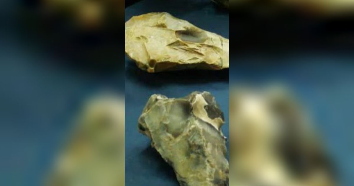 Arkeolog Kaget Temukan Kapak Genggam Ukuran Raksasa Berusia 300.000 Tahun, Fungsinya Masih Misterius