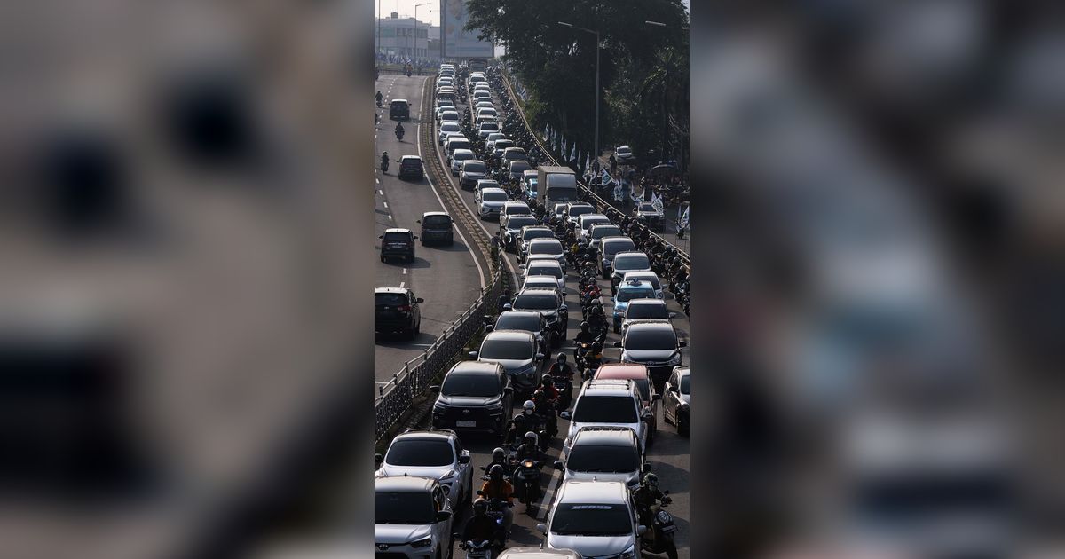 FOTO: Hari Pertama Masuk Sekolah: Beginilah Kepadatan Lalu Lintas yang Terjadi di Jakarta, Macet Luar Biasa!