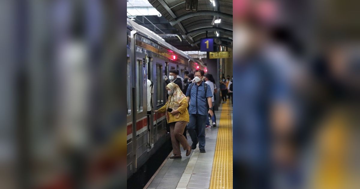 Viral Seorang Wanita Kepleset di Celah Peron Stasiun Sudirman, KAI Commuter: Kami Mohon Maaf