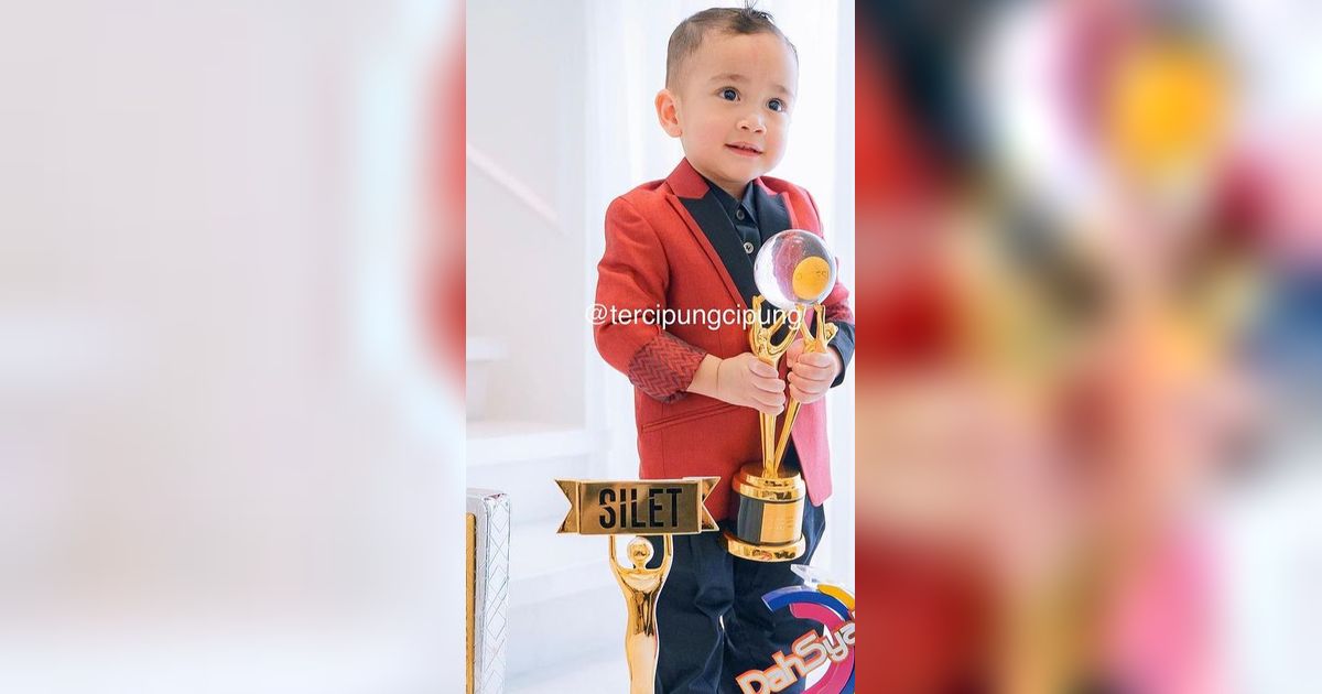 Pamer Piala, Intip Potret Penghargaan yang Diperoleh Rayyanza di Usianya yang Belum Genap 2 Tahun