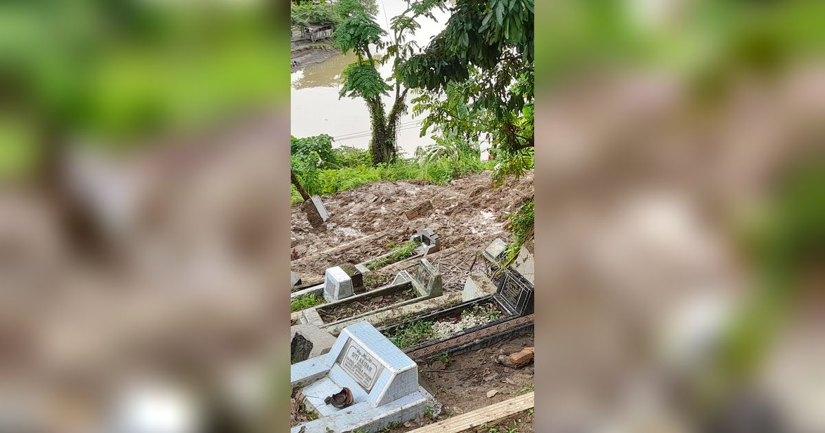 Perkuburan di Padang Longsor, Belasan Jenazah  Masih Terbungkus Kain Kafan Berserakan