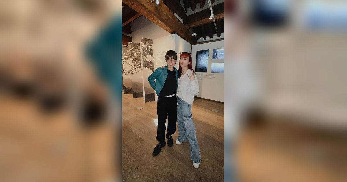 Kunjungi Museum di Korea, Ini Momen Isyana Sarasvati Jalan bareng So Yoon