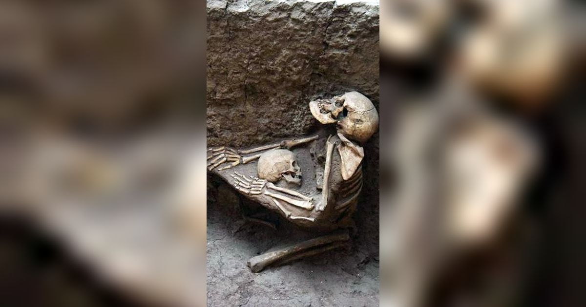 Pelukan Abadi, Tengkorak Ibu dan Anak Berusia 4.000 Tahun Ditemukan Saling Berangkulan
