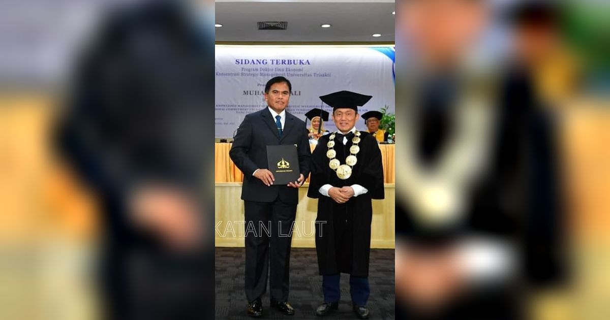 Potret Jenderal Bintang Empat TNI Lulus Cumlaude, Kini Sandang Gelar Doktor