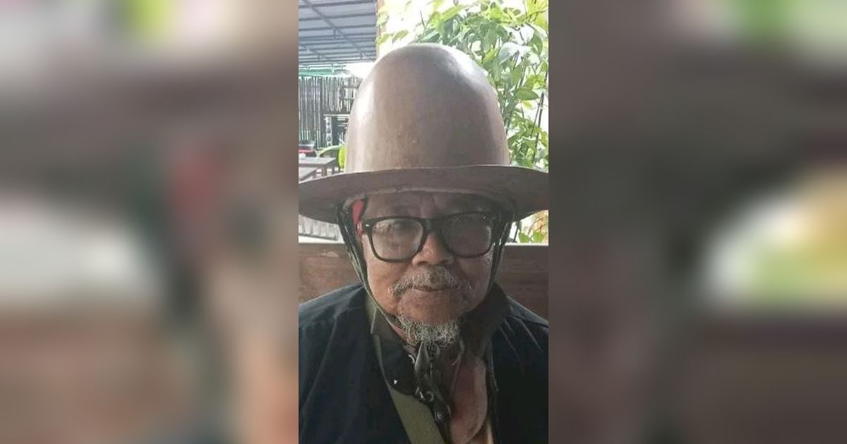 Kisah Mbah Sugiyarno dari Blora, 40 Tahun Kenakan Topi Berbahan Kayu Jati