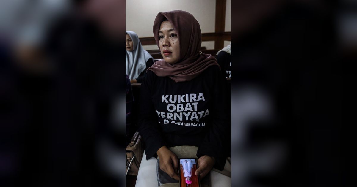 FOTO: Wajah Kecewa Solihah saat Sidang Gugatan Korban Gangguan Ginjal Ditunda karena Alasan Administrasi