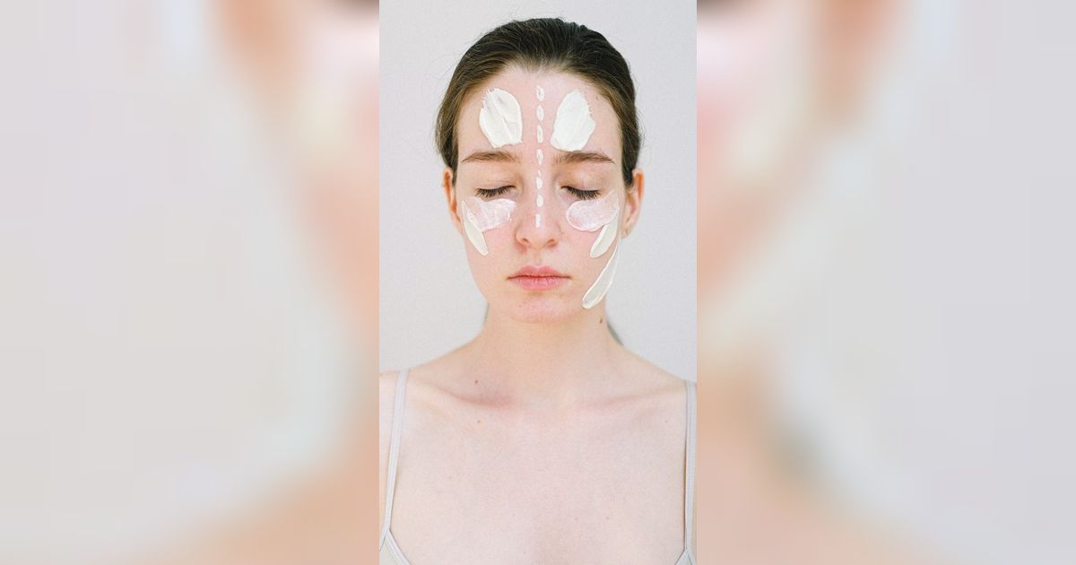 Pakai Sunscreen Dulu Atau Moisturizer Dulu? Ini Kata Pakar