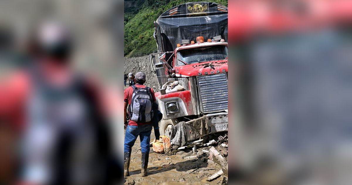 FOTO: Kondisi Darurat Kolombia Porak-Poranda Dihantam Tanah Longsor hingga Tewaskan 14 Orang