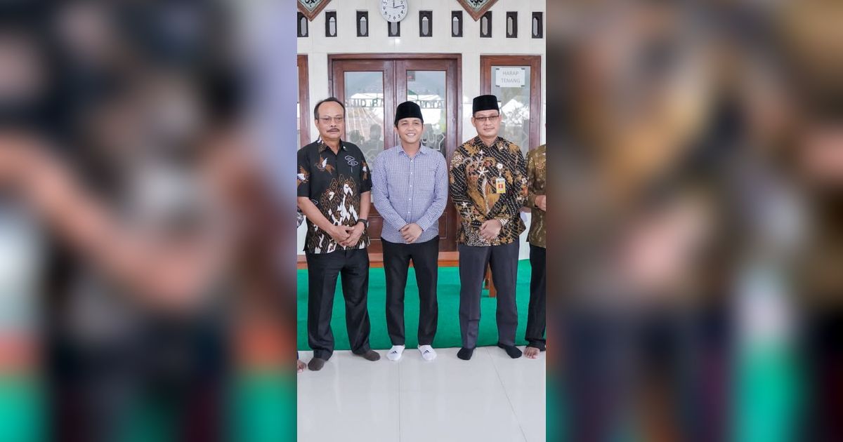 Wamen ATR/BPN Serahkan Sertifikat Tanah Masjid Berusia Ratusan Tahun di Magelang
