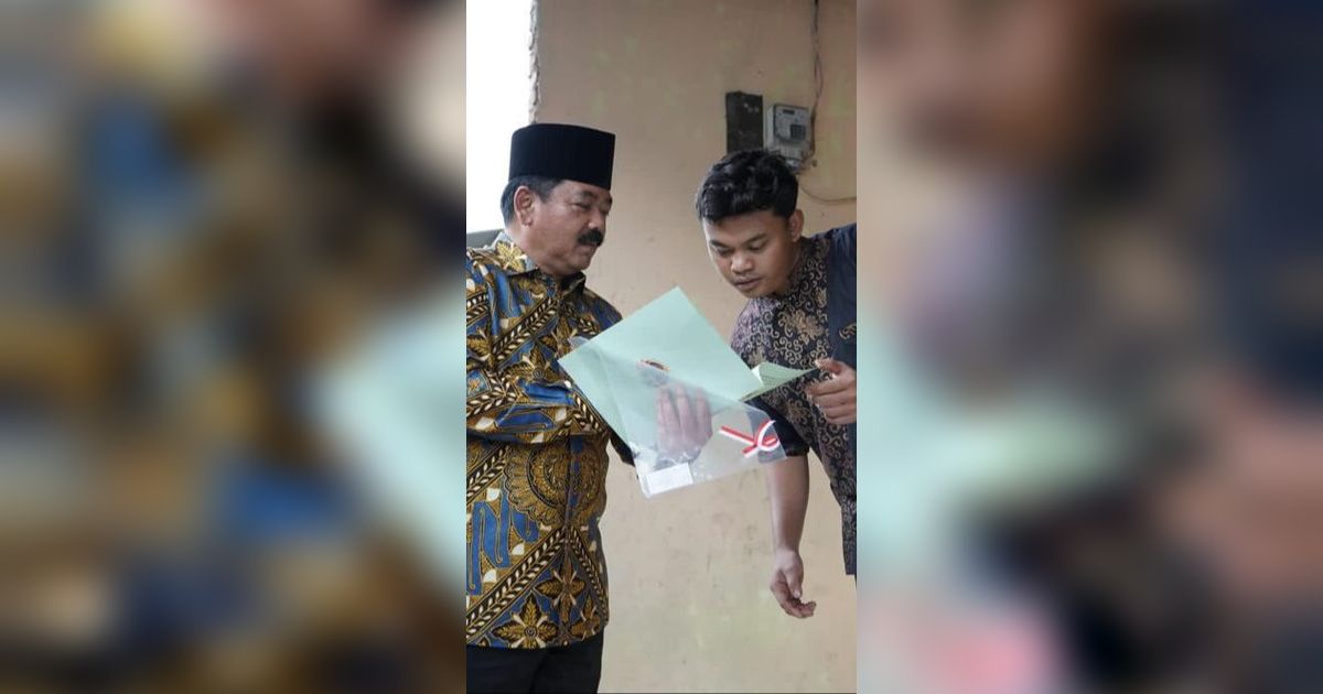 Bersama Bobby Nasution, Menteri Hadi Tjahjanto Bagikan Sertifikat Rumah Ibadah