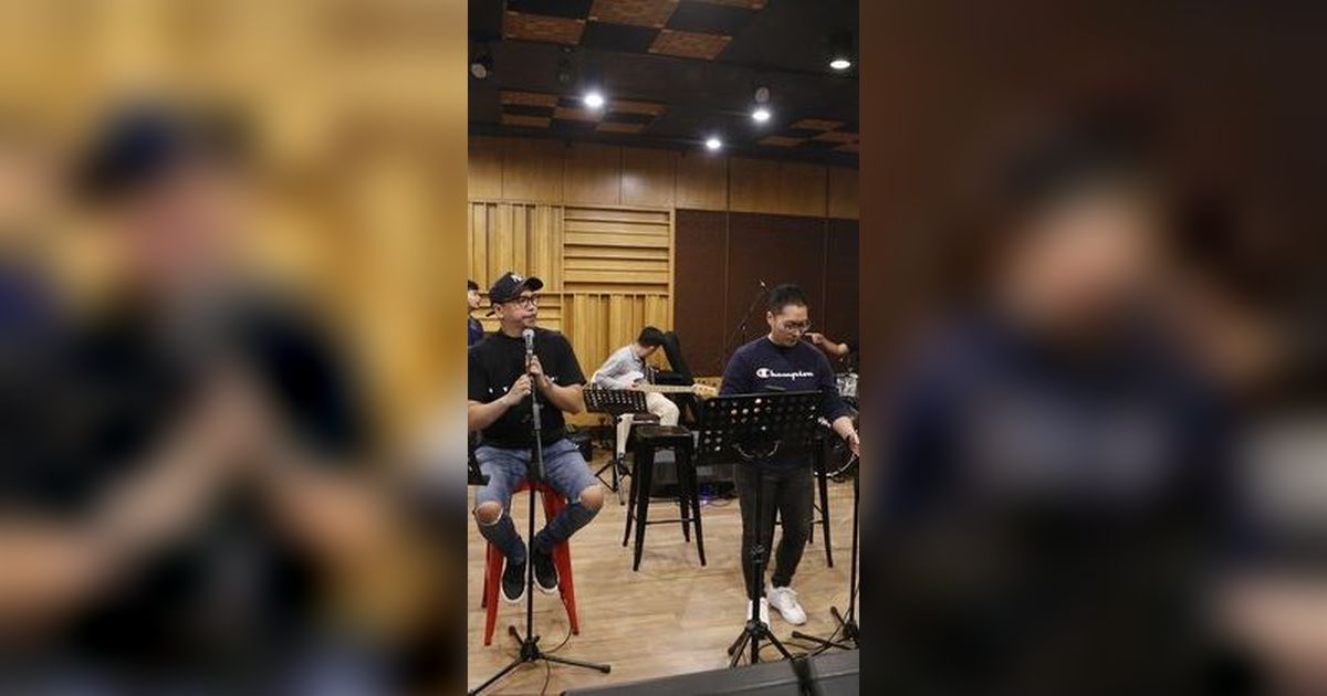 Deretan Foto Kerispatih dan Sammy Simorangkir saat Latihan untuk Konser 'Gen-P Generasi Pesta', Kompak Banget!