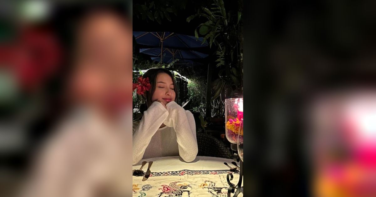 Intip Momen Ultah Jennifer Coppen yang ke-22, Dinner Romantis dengan Kekasih