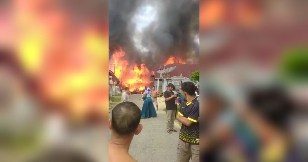 30 Rumah di Rokan Hilir Diamuk Si Jago Merah, Kebakaran Terjadi Jelang Waktu Salat Jumat