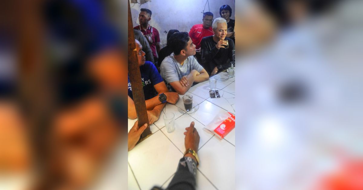 FOTO: Potret Kebersamaan Ganjar dan Gibran Saat Blusukan di Pasar Citeureup Bogor