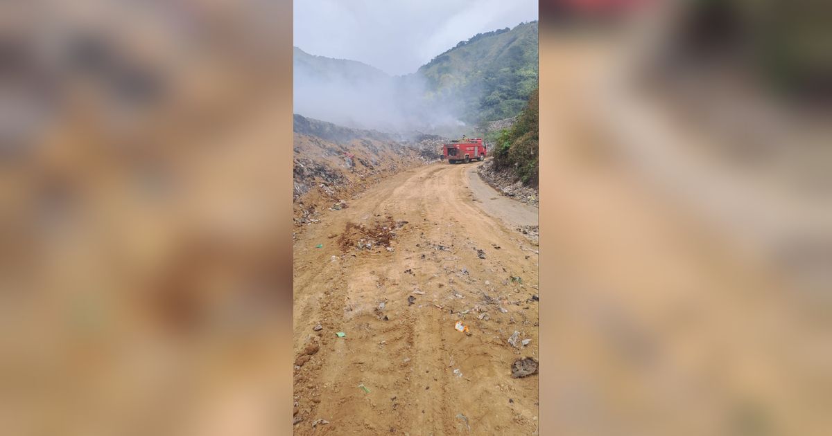 Warga Tutup Akses ke TPAS Pasirbajing yang Kebakaran, Sampah di Perkotaan Garut Menumpuk