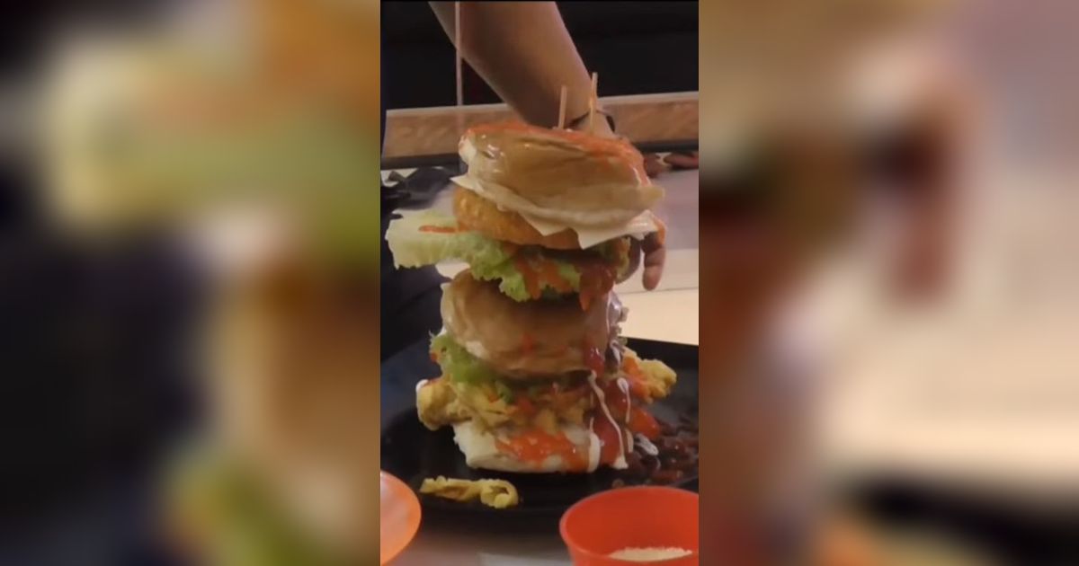 Disajikan Setinggi 25 Cm, Burger Unik di Labuhanbatu Utara Ini Punya Sensasi Beda