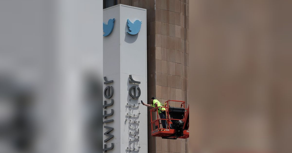 FOTO: Resmi Jadi X dan Berlatar Hitam Putih, Nama Twitter di Gedung Kantor Pusat San Fransisco Dilepas