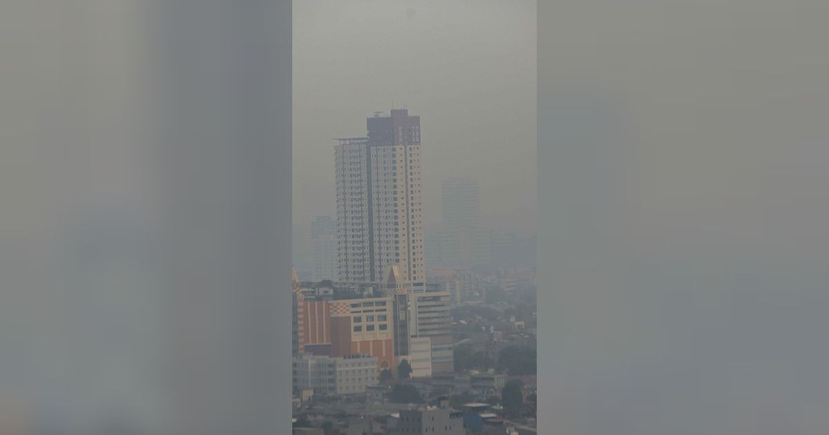 FOTO: Jakarta Kembali Dinobatkan Jadi Kota Pertama dengan Kualitas Udara Terburuk di Dunia