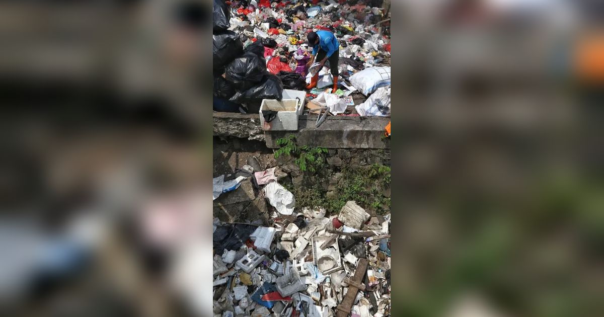 6 Fakta Surabaya Darurat Sampah, Bikin Lingkungan Kotor dan Bau Tak Sedap