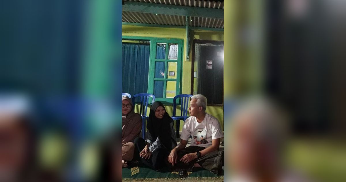 Ganjar Menginap di Rumah Petani Banjarnegara, Duduk Lesehan Pakai Sarung Dengar Curhat Warga