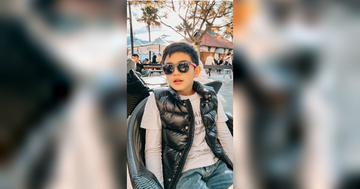 10 Potret Ganteng Quenzino Anak Sulung Carissa Putri yang Beranjak Remaja, Netizen 'Calon Menantu'