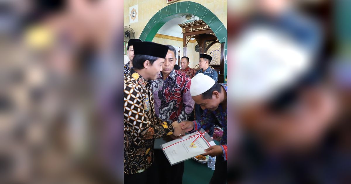 Wamen ATR Serahkan Sertifikat Masjid NU: Kami Ingin Tanah Umat Dapat Perlindungan Hukum